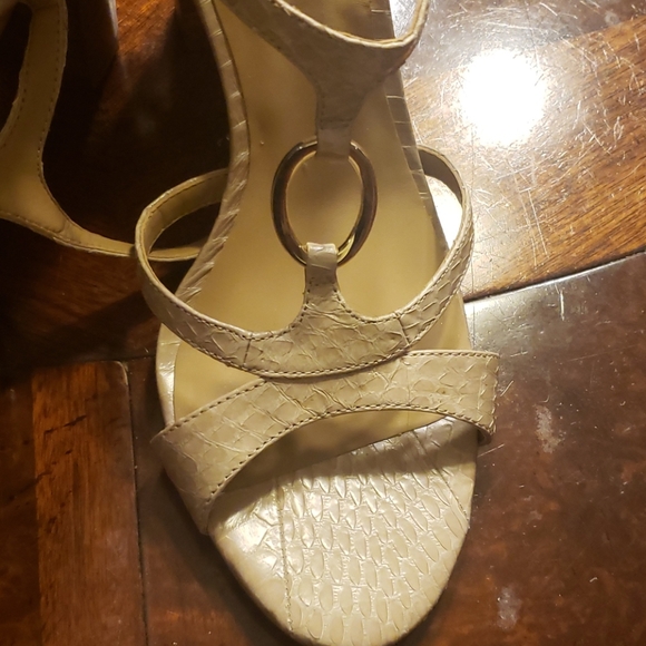 Beige sandal with Heel - Picture 1 of 2